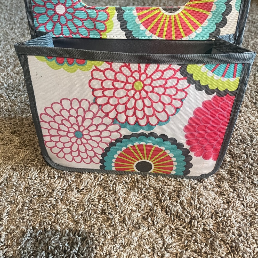 Thirty-One Floral Organizer with Handles
Never used excellent condition - Picture 2 of 4